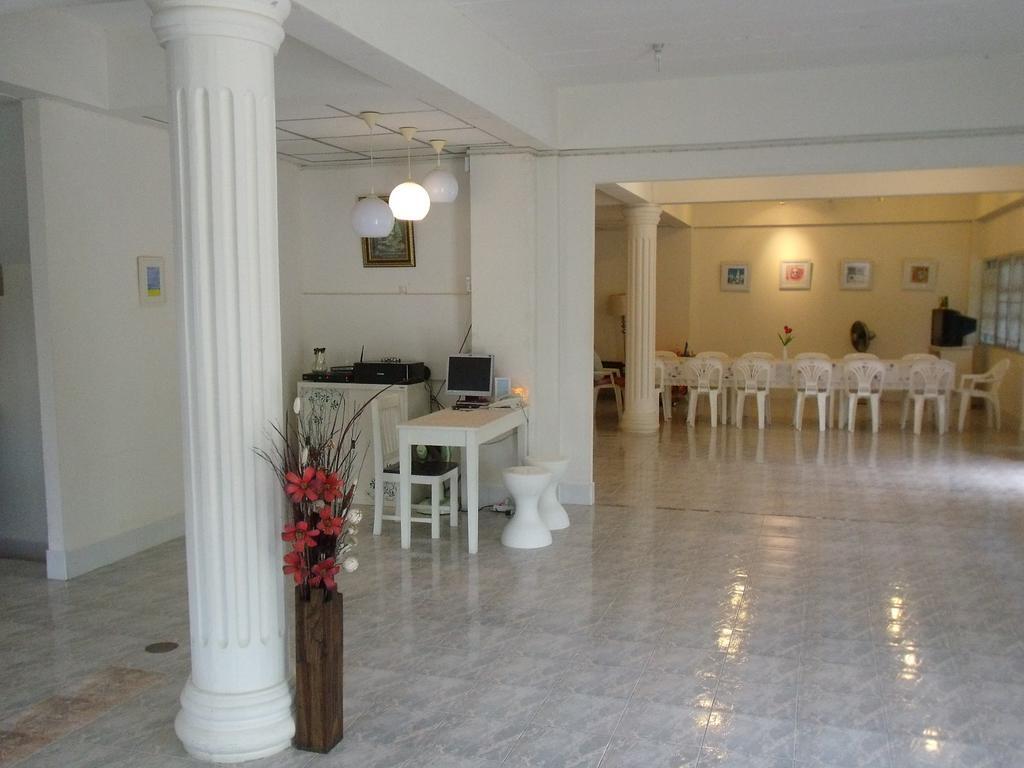 Albatross Guesthouse @ Thungwualaen Beach Pathiu Exterior photo